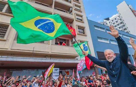 Hace menos de tres aos Lula estuvo en prisin por malversar fondos y este 2022 acaba de regresar a la presidencia de Brasil. Cmo fue que los latinoamericanos votamos de nuevo no solo por polticos corruptos sino por frmulas econmicas fallidas? Situacin analizada desde una perspectiva psicolgica  
